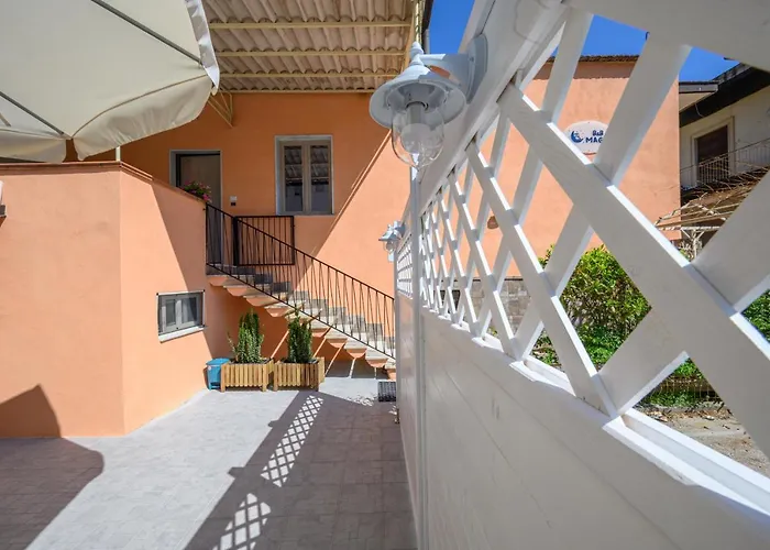 לינה וארוחת בוקר Magia אגרופולי